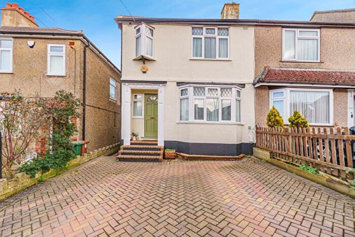3 Bedroom End Of Terrace House For Sale In Prince Albert Square, Redhill, Surrey, RH1