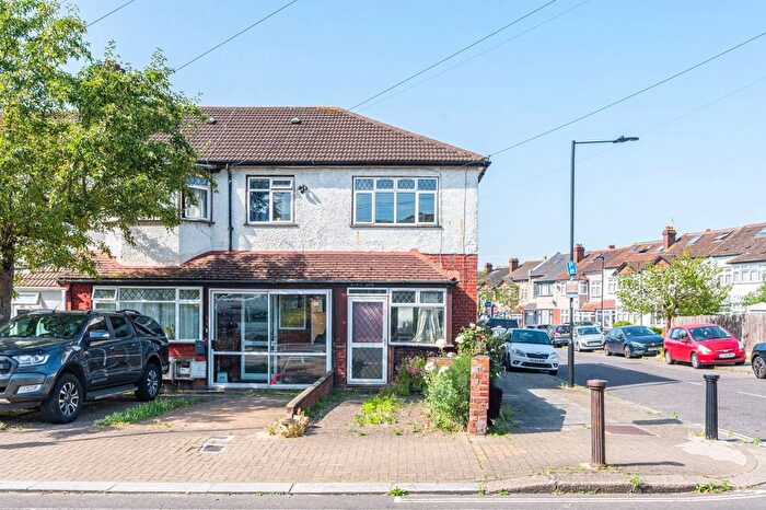 2 Bedroom Flat To Rent In Glenister Park Road, Streatham Common, London, SW16