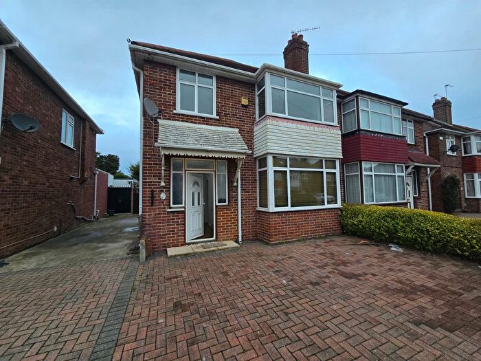 3 Bedroom Semi Detached House To Rent In Hughes Road, Hayes, UB3