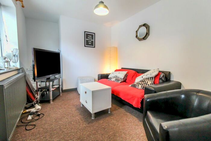 4 Bedroom End Of Terrace House To Rent In Canterbury Drive, Headingley, Leeds, LS6