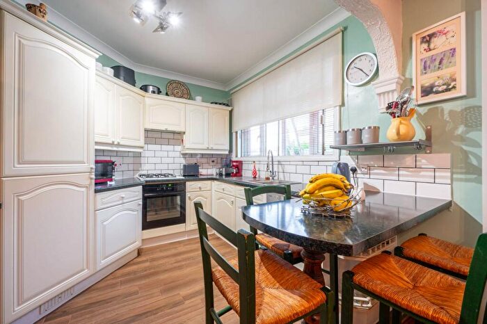 2 Bedroom Flat For Sale In Neasden Lane, Neasden, London, NW10