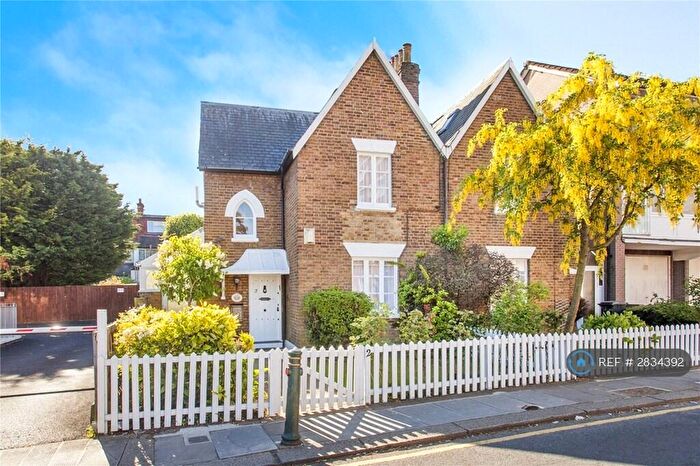 2 Bedroom Semi Detached House To Rent In Highfield Road, London, NW11