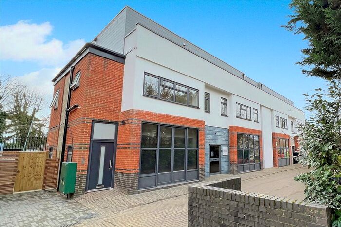 2 Bedroom Flat To Rent In Station Road, Bourne End, SL8