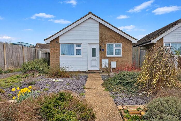 2 Bedroom Detached Bungalow For Sale In Oakwood Close, Kirby Cross, CO13