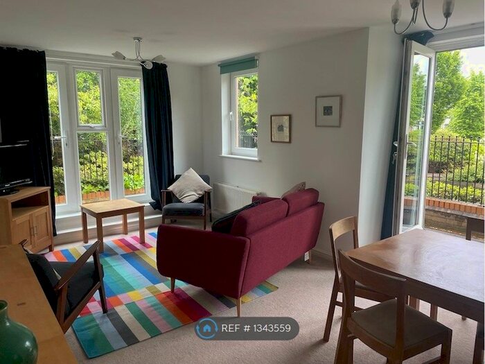 2 Bedroom Flat To Rent In Hampden Gardens, Cambridge, CB1