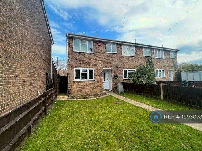 3 Bedroom Semi-Detached House To Rent In The Spinney, Calmore, Southampton, SO40