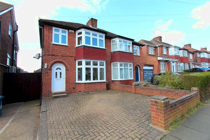 3 Bedroom Semi-Detached House To Rent In Bromefield, Stanmore, HA7