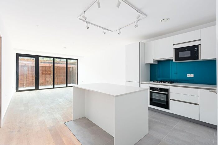 3 Bedroom Flat To Rent In Greenwich Park Street, London, SE10