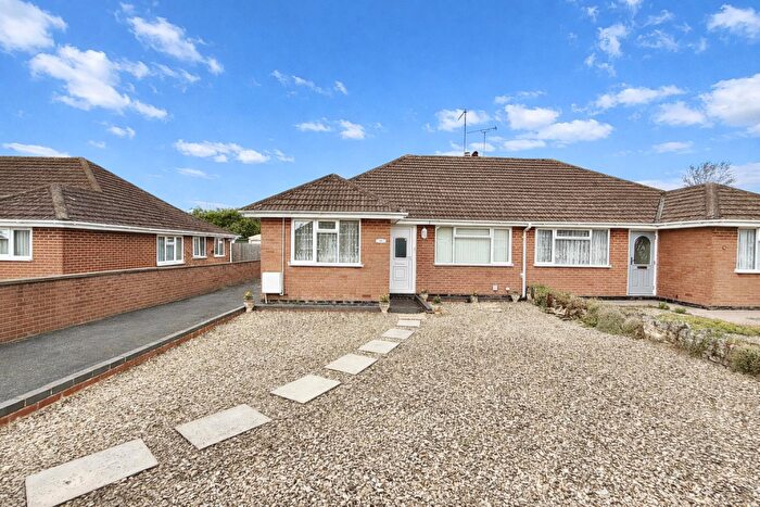 3 Bedroom Semi-Detached Bungalow For Sale In Whitelands Road, Lower Stratton, SN3