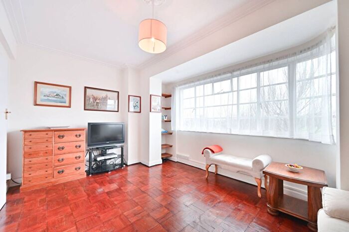 1 Bedroom Flat For Sale In Oman Avenue, Cricklewood, London, NW2