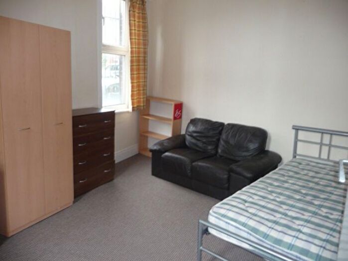 4 Bedroom Property To Rent In Royal Park Avenue, Hyde Park, Leeds, LS6