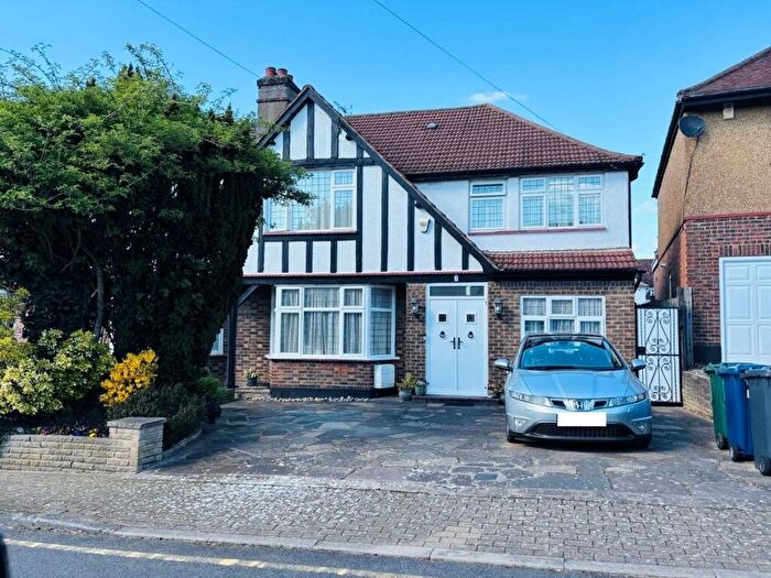 5 Bedroom Semi Detached House For Sale In Savoy Close, Edgware, HA8