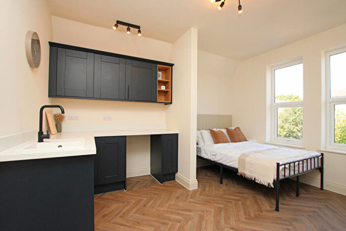 Studio To Rent In Rockingham Road, Kettering, North Northamptonshire, NN16