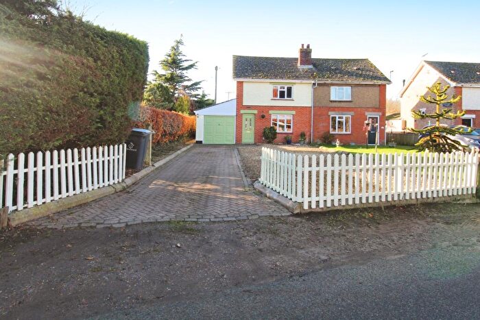 3 Bedroom Semi-Detached House For Sale In Watton Road, Norwich, NR16