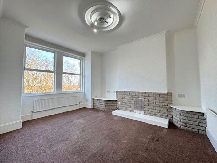 3 Bedroom Apartment To Rent In Algernon Road, London, NW4