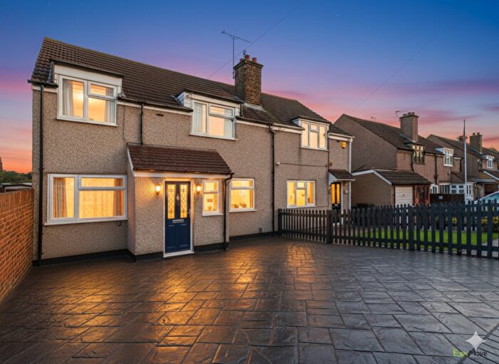4 Bedroom Semi-Detached House For Sale In Green Walk, Crayford, Dartford, Kent, DA1