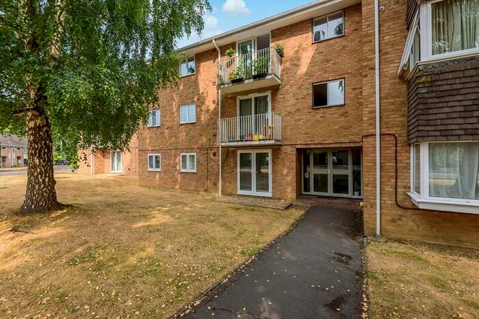 3 Bedroom Flat To Rent In Beverley Court, Cedar Drive, SL5