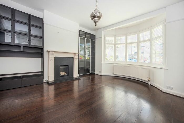 3 Bedroom Semi-Detached House To Rent In Lyndhurst Drive, Old Malden, Worcester Park, KT3