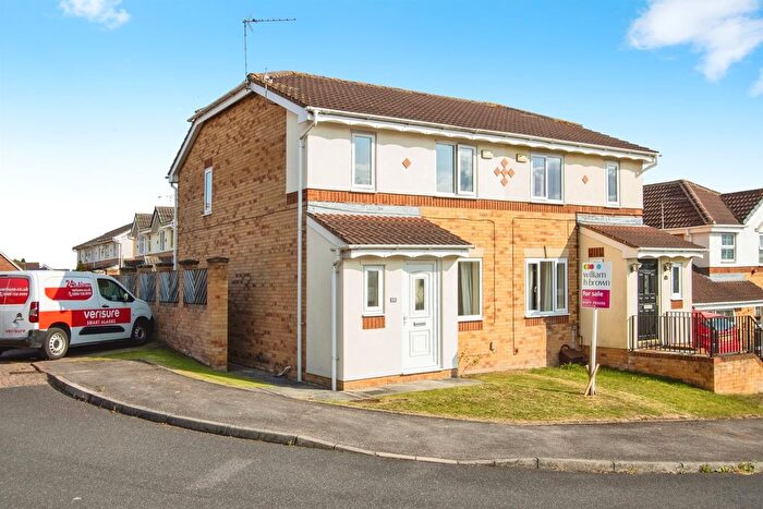 3 Bedroom Semi-Detached House For Sale In Providence Green, Pontefract, WF8