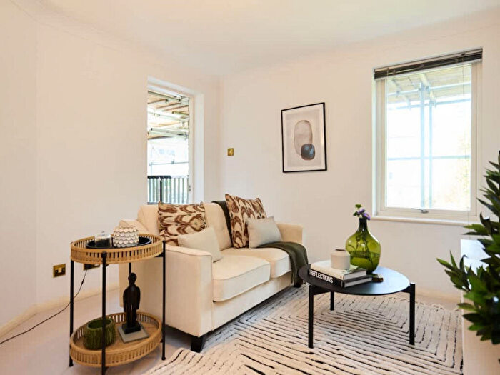 1 Bedroom Apartment To Rent In Conant Mews, London, E1