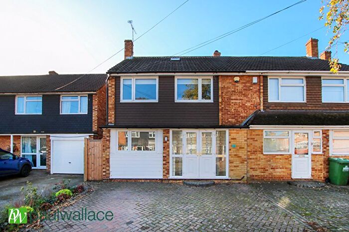 3 Bedroom Semi Detached House For Sale In Prospect Road, Cheshunt, EN8