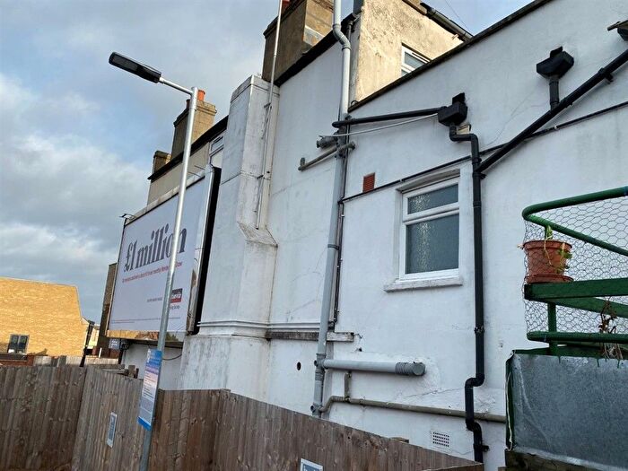 1 Bedroom Studio For Sale In Crown Lane, Streatham, SW16