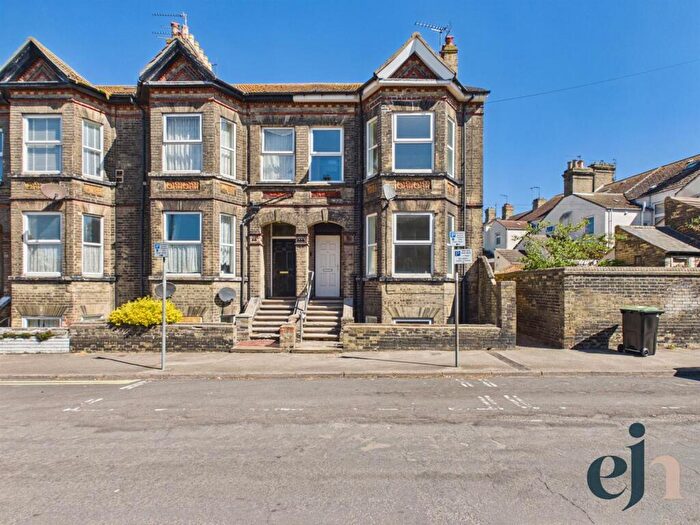 4 Bedroom Terraced House For Sale In Milton Road East, Lowestoft, NR32