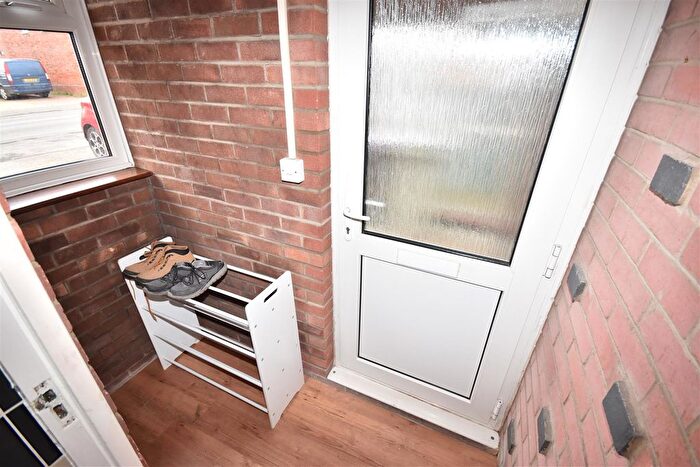 2 Bedroom Detached Bungalow For Sale In High Street, Tattershal, Lincoln, LN4