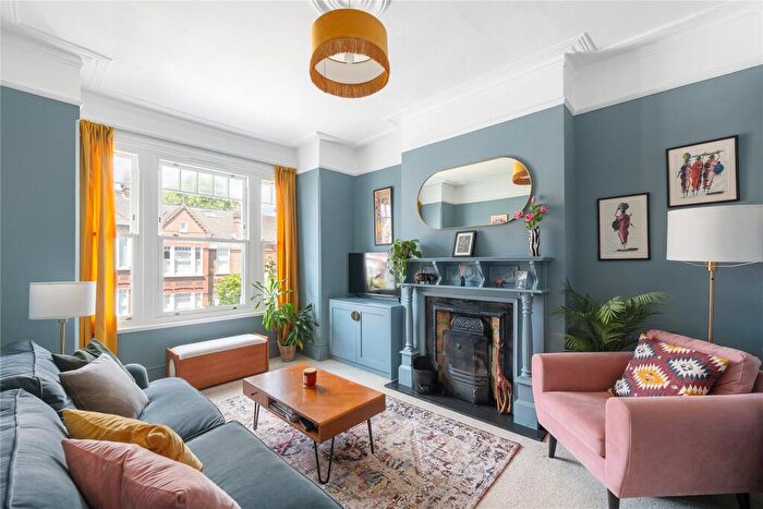 3 Bedroom Maisonette For Sale In Dalkeith Road, London, SE21