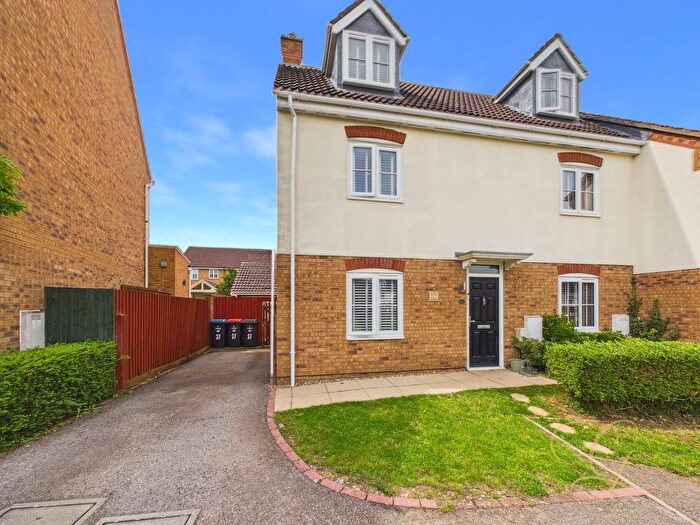 4 Bedroom End Of Terrace House For Sale In Garwood Crescent, Grange Farm, MK8