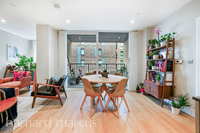 1 Bedroom Flat For Sale In Greyhound Parade, London, SW17