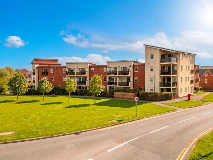 2 Bedroom Flat For Sale In Pondecroft, Aylesbury, HP18
