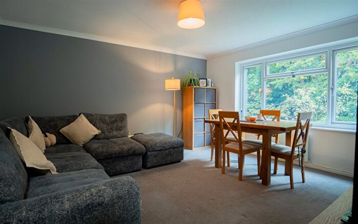 1 Bedroom Flat To Rent In Nutfield Road, Redhill, RH1