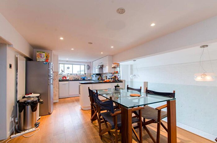 2 Bedroom Maisonette To Rent In Gathorne Street, , Bethnal Green, London, E2