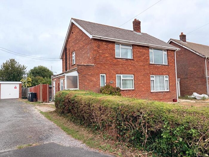 2 Bedroom Maisonette For Sale In Walkers Lane North, Blackfield, Southampton, Hampshire, SO45
