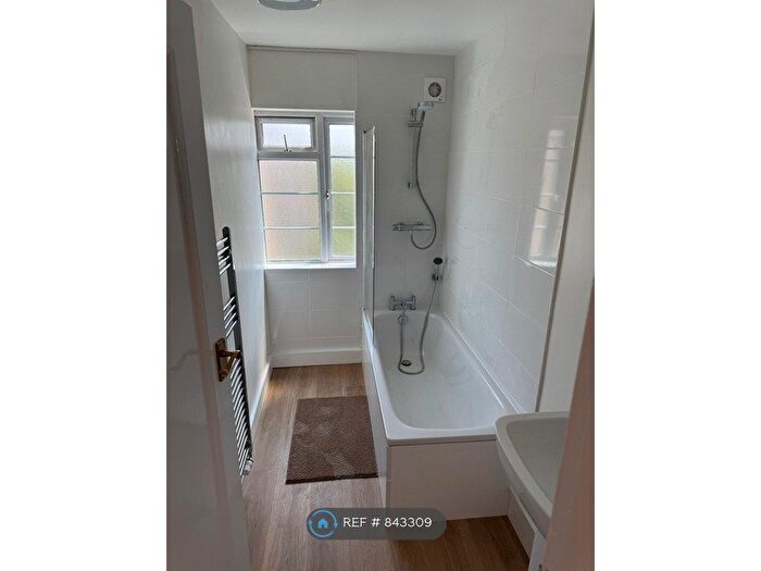 3 Bedroom Flat To Rent In Leigham Hall, London, SW16