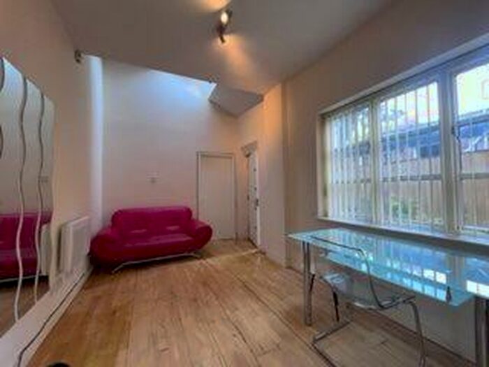 2 Bedroom Flat To Rent In Oak Terrace, Beech Street, L7