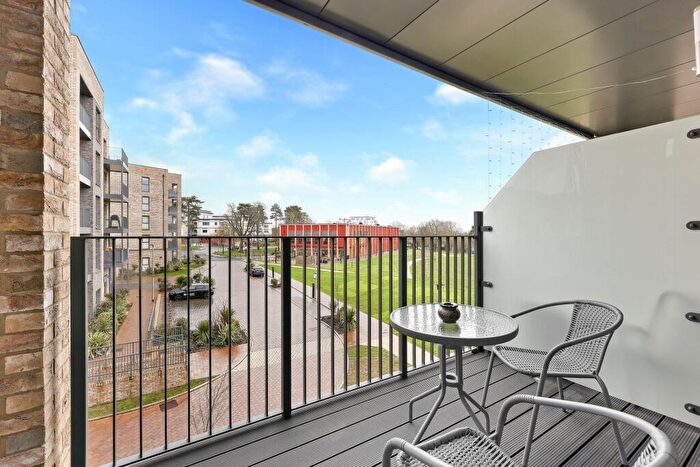 1 Bedroom Apartment For Sale In Luctons Close, Loughton, IG10