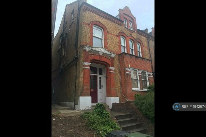 3 Bedroom Flat To Rent In Ground Floor, London, N8