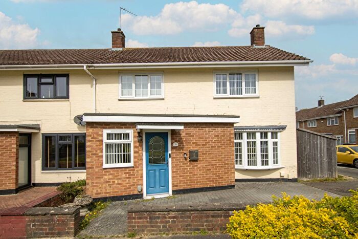 3 Bedroom End Of Terrace House For Sale In Hazel Close, Crawley, RH11