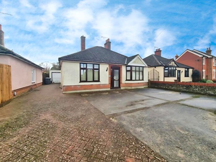 3 Bedroom Bungalow For Sale In Foxhall Road, Ipswich, IP4