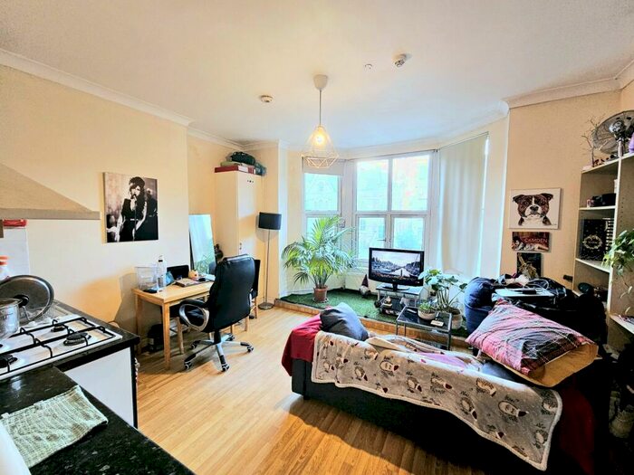 1 Bedroom Apartment To Rent In Archway Road, Highgate, N6
