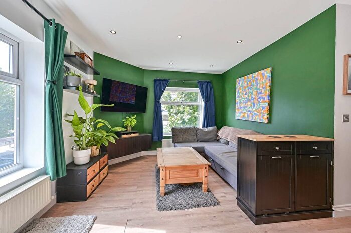 2 Bedroom Flat For Sale In Hamilton Road, Wimbledon, London, SW19