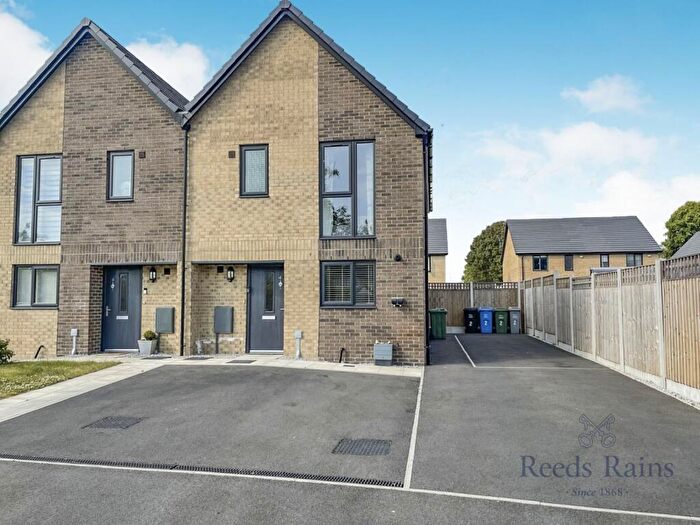 3 Bedroom Semi-Detached House For Sale In Daffodil Close, Partington, Manchester, Greater Manchester, M31