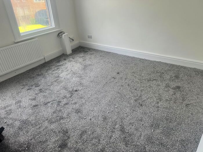 1 Bedroom Flat To Rent In Chigwell Road, London, E18