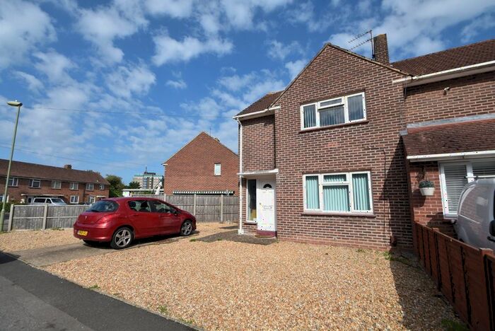 2 Bedroom End Of Terrace House To Rent In Littlegreen Avenue, Havant, Hampshire, PO9