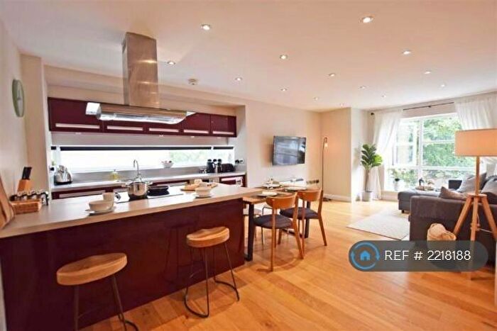 2 Bedroom Flat To Rent In Wilmslow Road, Manchester, M20