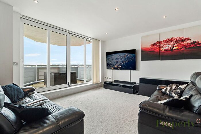 3 Bedroom Flat To Rent In Wards Wharf Approach, London, E16