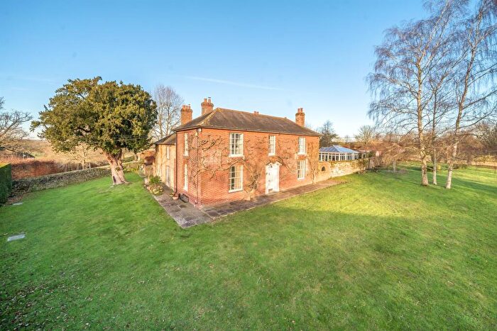 6 Bedroom Detached House To Rent In Newbridge Road, Billingshurst, RH14