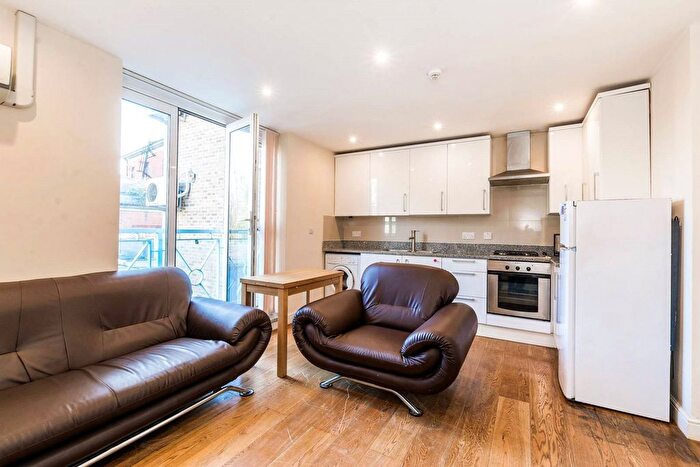 2 Bedroom Flat To Rent In High Street, Crouch End, London, N8